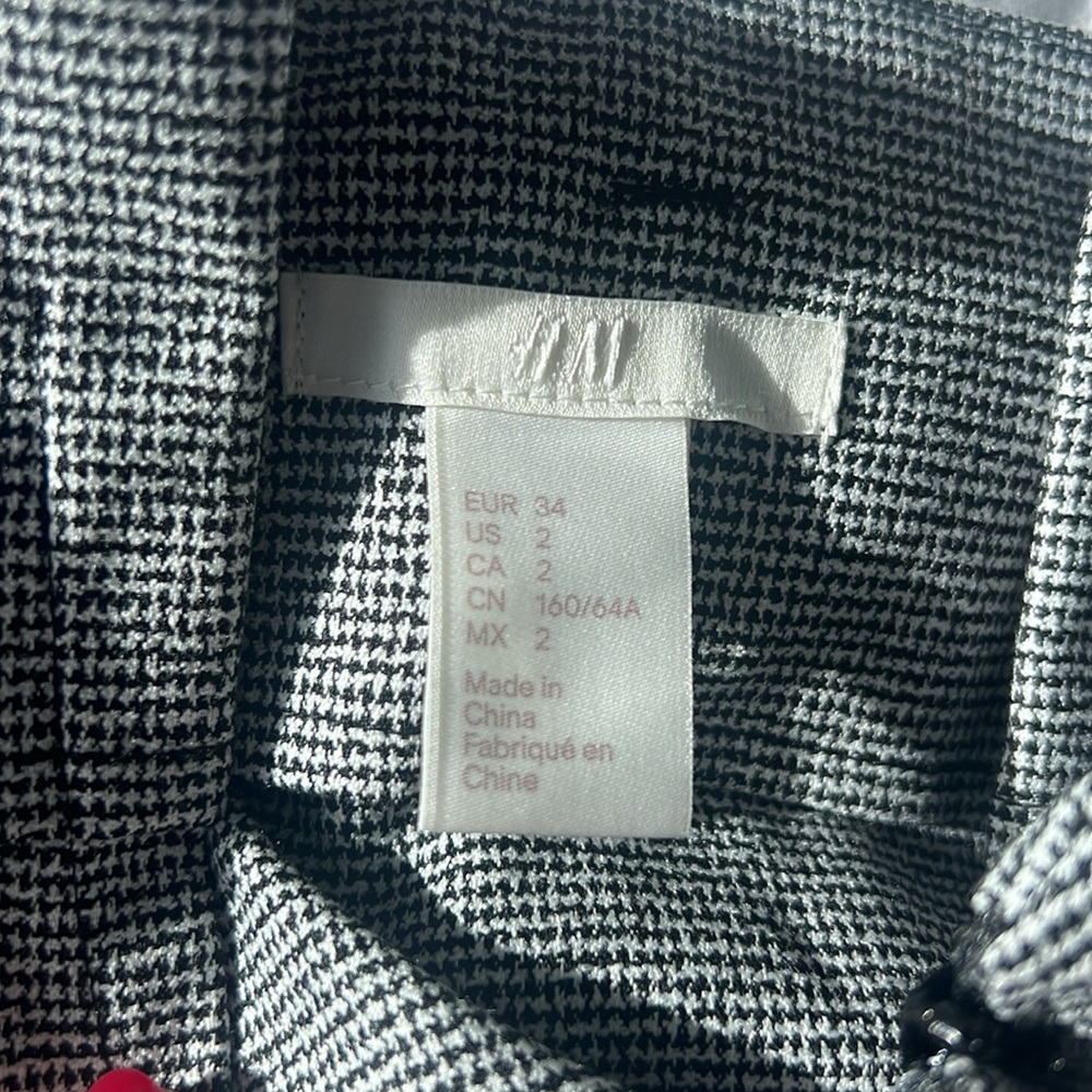 Black and white H&M skirt - size 2 - Picture 3 of 3